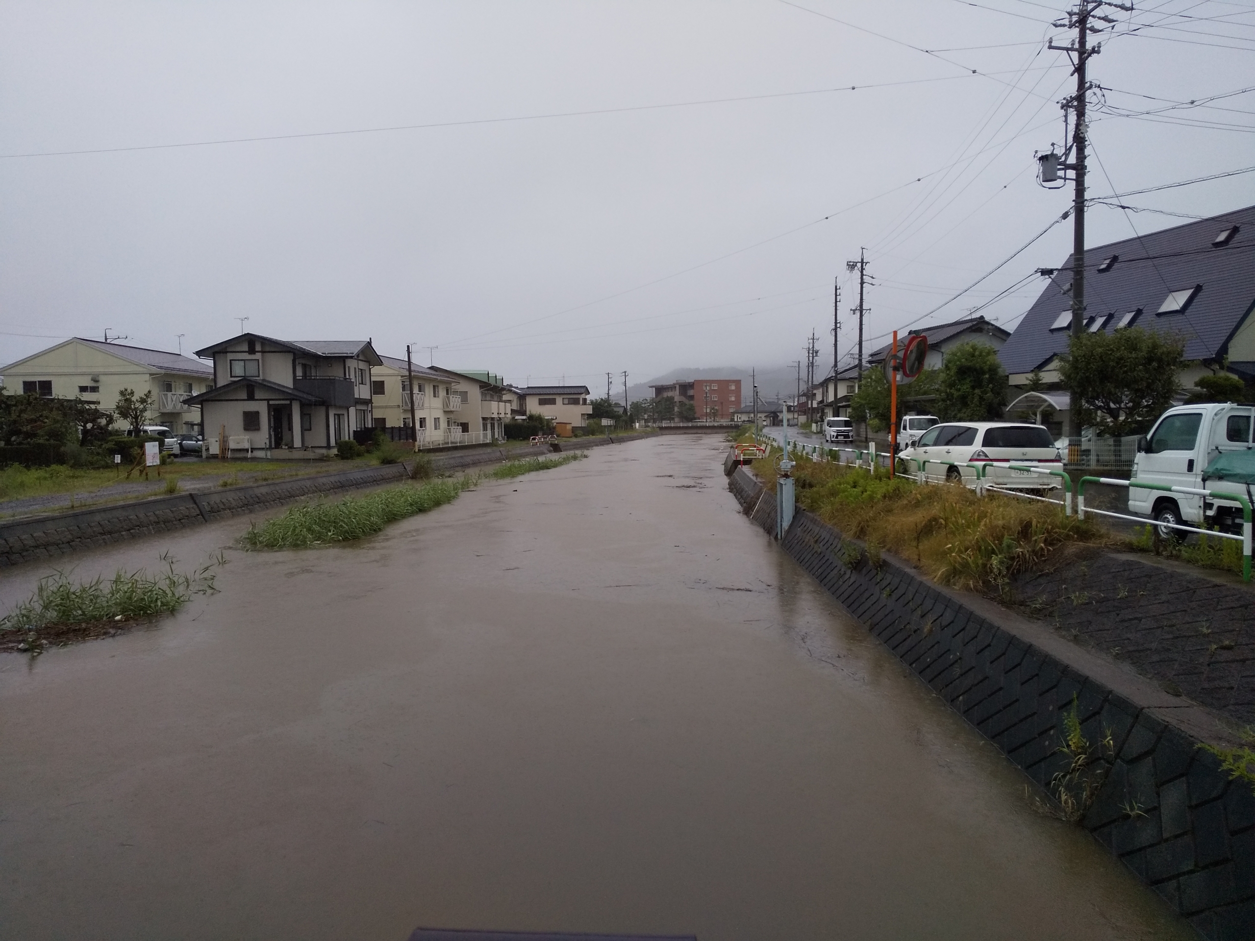 長野市篠ノ井、お盆の長雨に不安の一夜